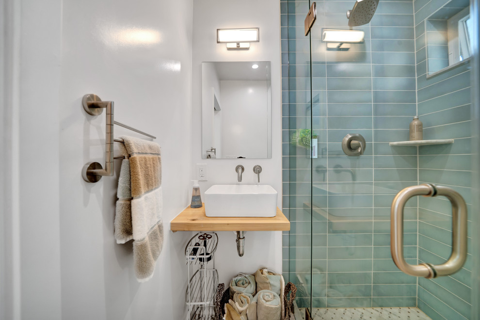 Bathroom - transitional bathroom idea in Los Angeles