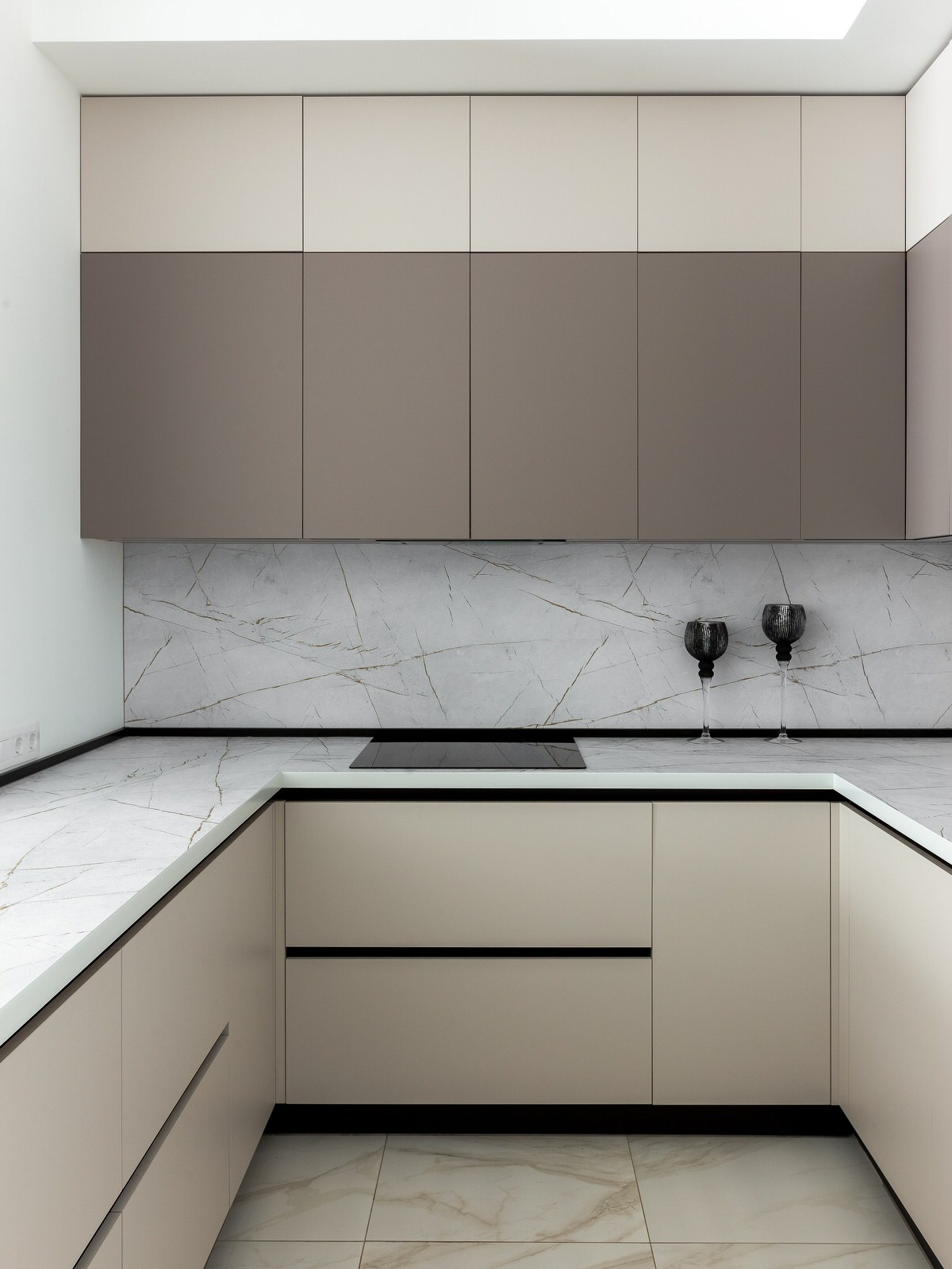 Угловая кухня-гостиная с барной в ЖК Матч Поинт