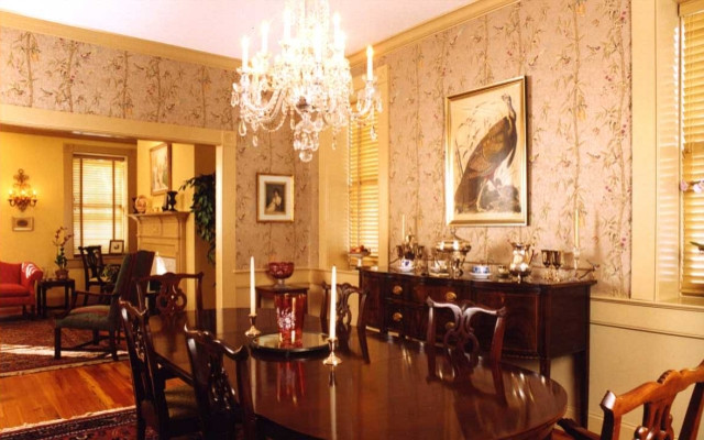 Traditional dining room in Charleston.