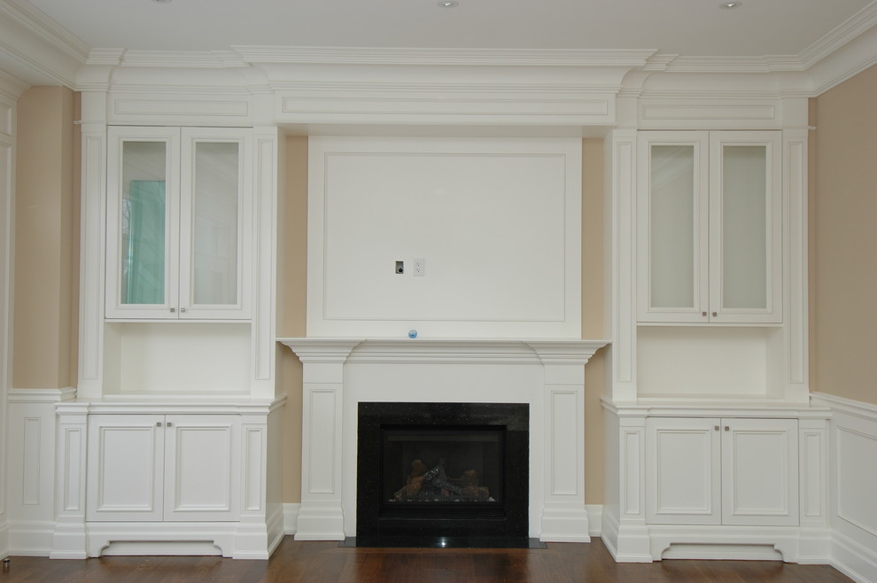 Inspiration for a transitional home design remodel in Toronto
