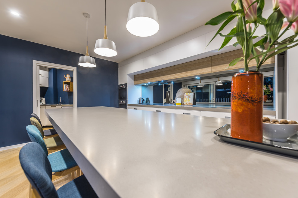 This is an example of a contemporary kitchen in Perth.
