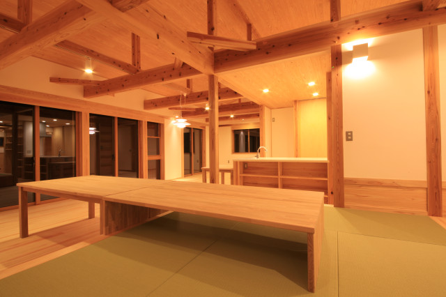 軒の家 japanisch-modern-wohnbereich