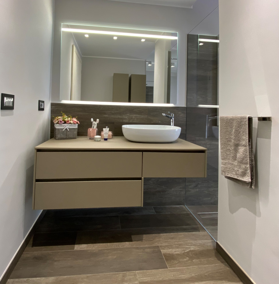 Bagno Riatrutturato - Mobile lavabo e specchio