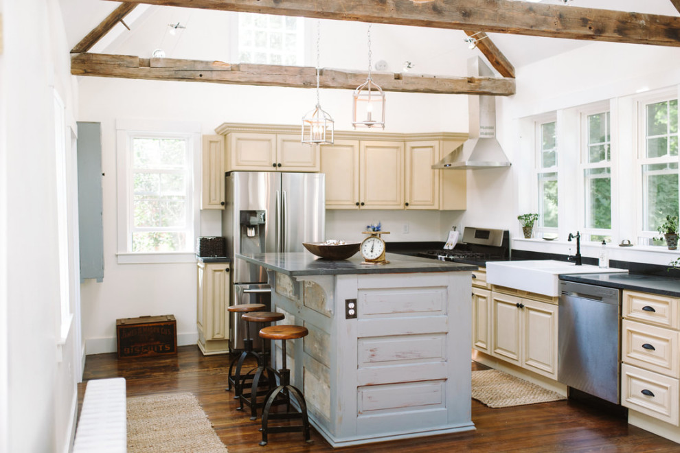 Kitchen - rustic kitchen idea