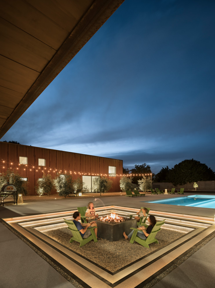 Photo of a modern patio in Phoenix with decomposed granite.