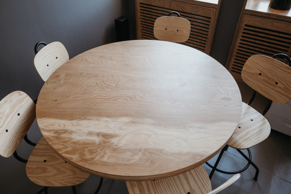 Стол для посетителей