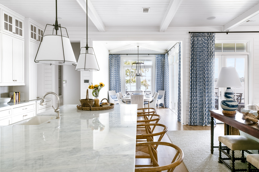 Transitional kitchen photo in Dallas