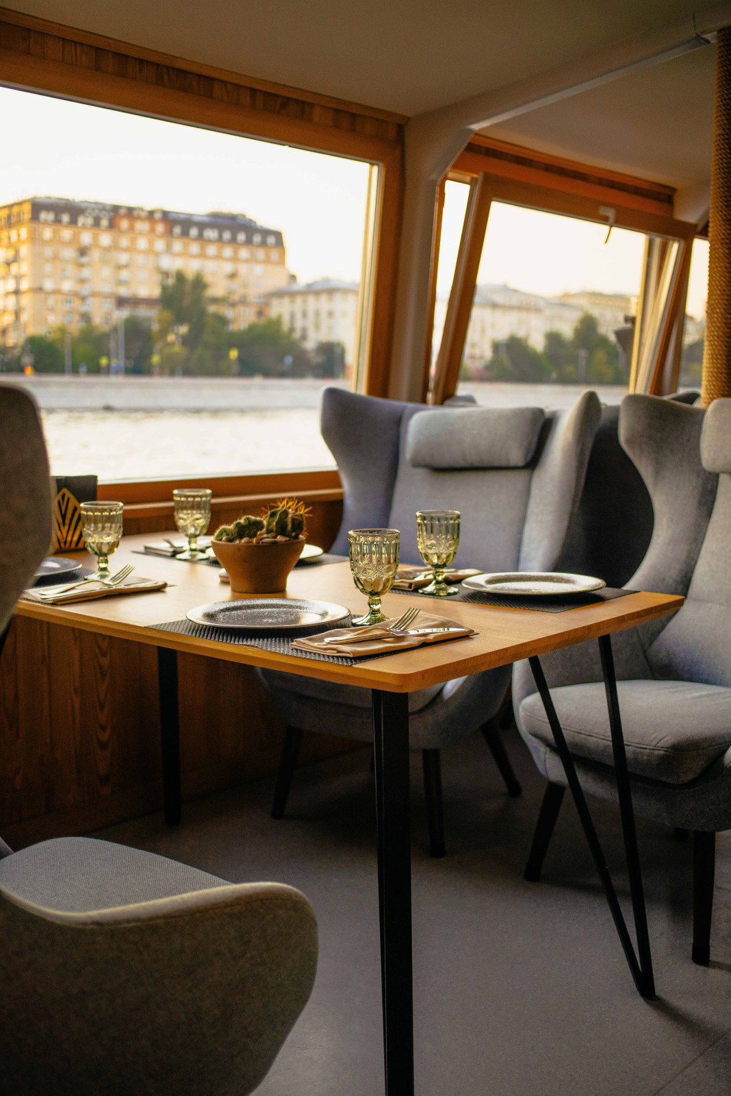 Теплоход Moris