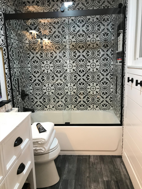 Point Breeze Classicism traditional-bathroom