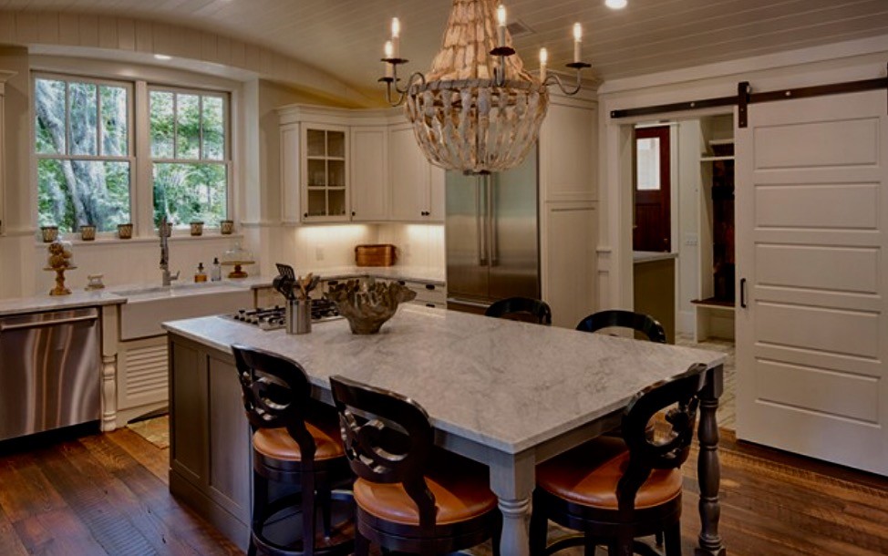 Transitional home design photo in Chicago