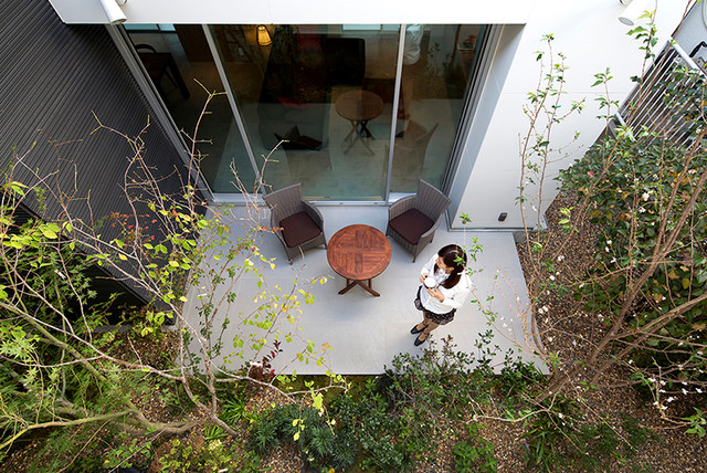 桃山台の家 modern-patio