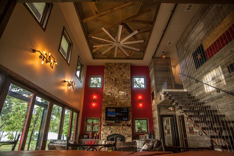 Example of a mountain style home design design in Austin