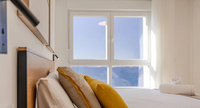 Verde que  te quiero verde coastal-bedroom