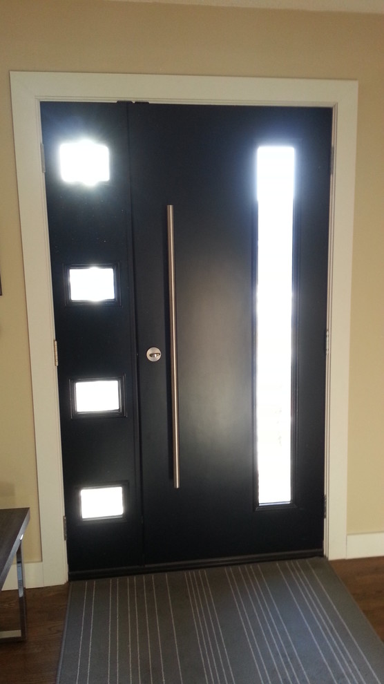 Entryway - modern entryway idea in Edmonton