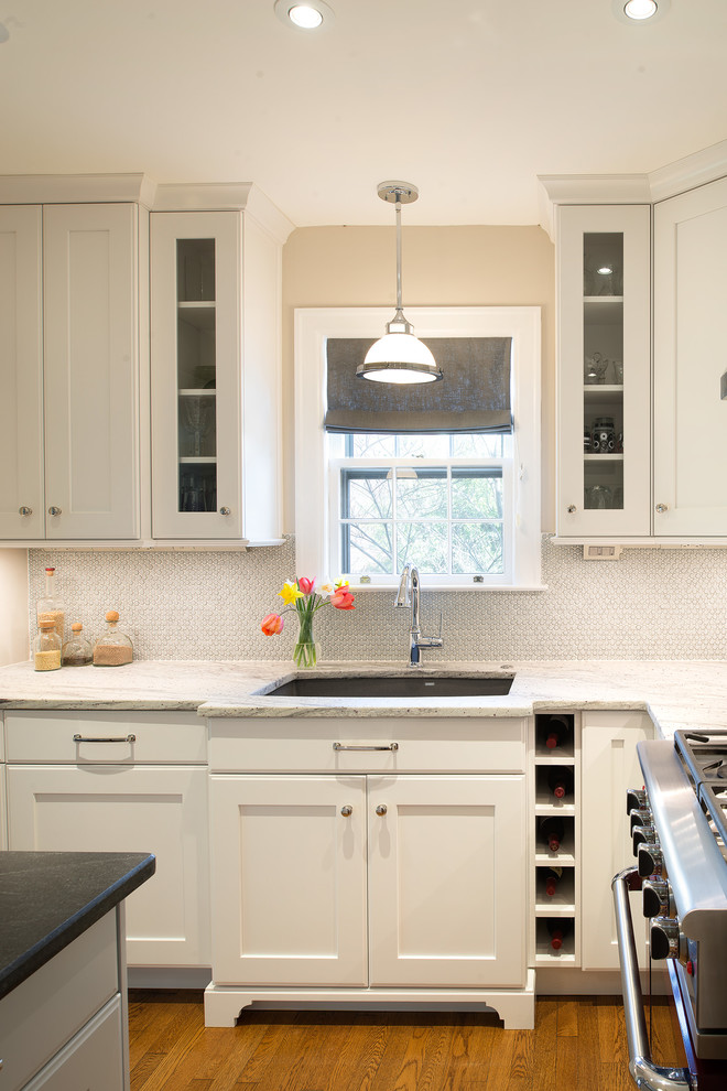 Inspiration for a mid-sized transitional u-shaped medium tone wood floor eat-in kitchen remodel with an undermount sink, shaker cabinets, white cabinets, granite countertops, gray backsplash, mosaic tile backsplash, colored appliances and an island