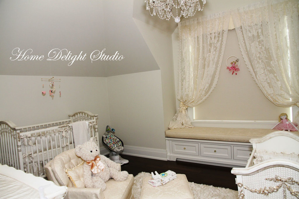 Design ideas for a traditional nursery in Toronto.