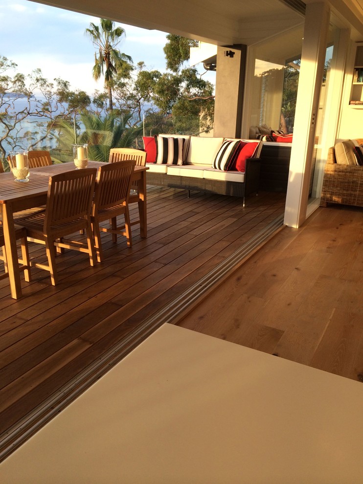 Photo of a small beach style deck in Sydney with a roof extension.