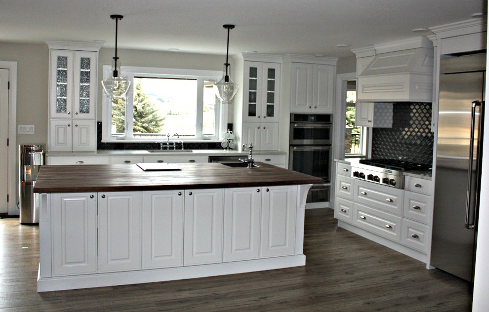Inspiration for a transitional kitchen remodel in Vancouver