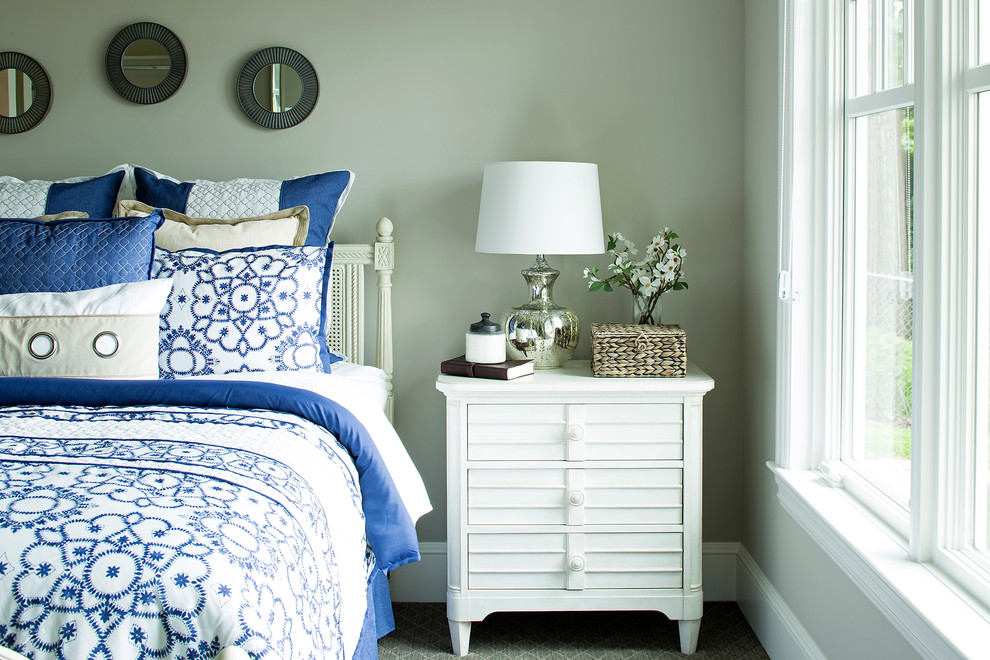Design ideas for a large traditional guest bedroom in Minneapolis with beige walls and carpet.