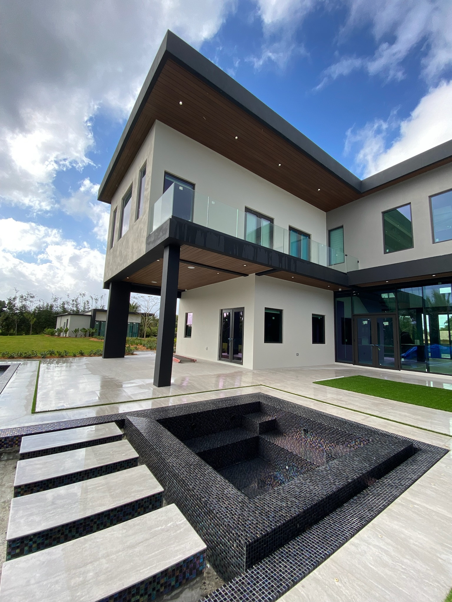 SW Modern - Back Patio and Pool Area