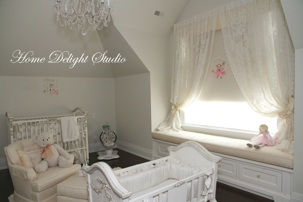 Design ideas for a traditional nursery in Toronto.
