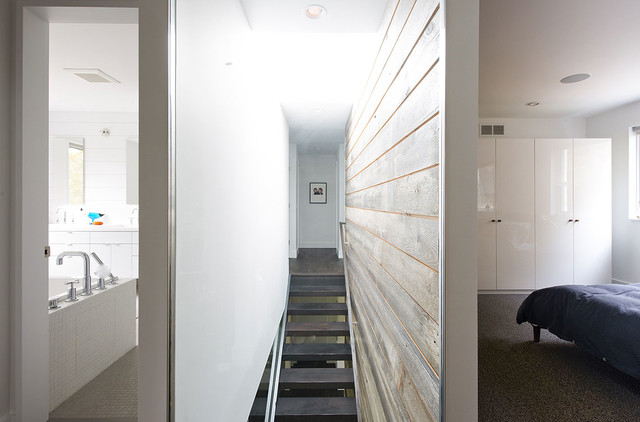 Linden Hills Remodel trendy-trappe