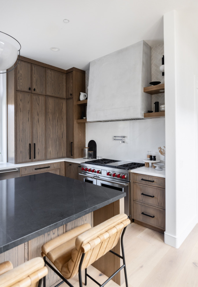 Inspiration for a modern kitchen remodel in Phoenix