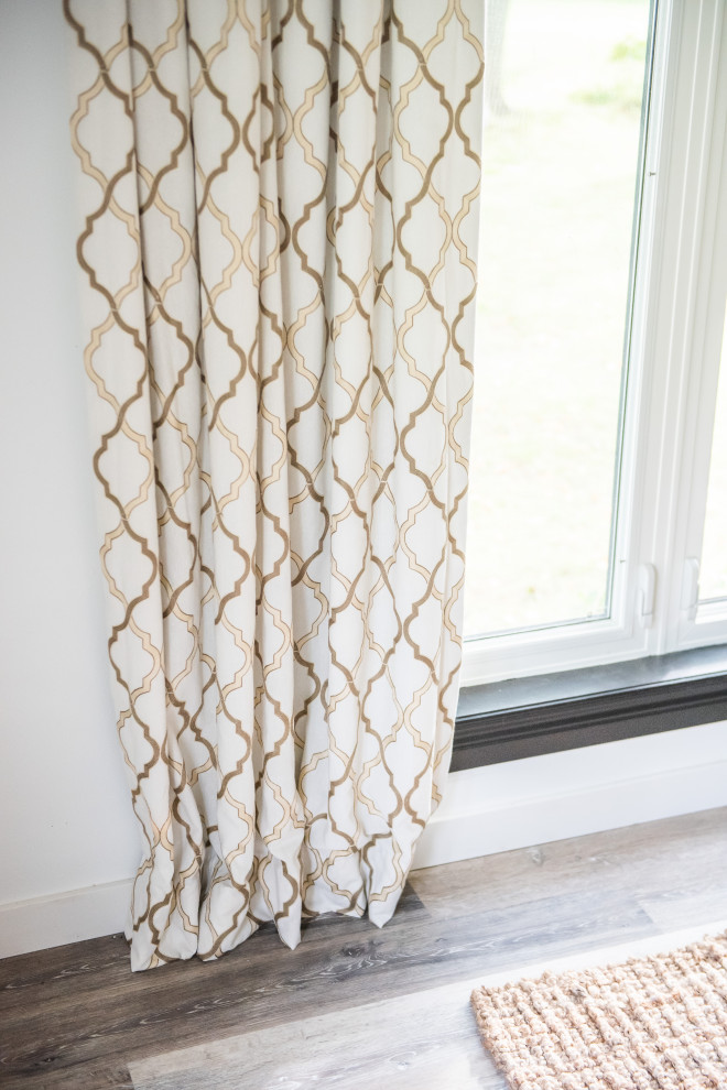 Inspiration for a transitional home design remodel in Toronto