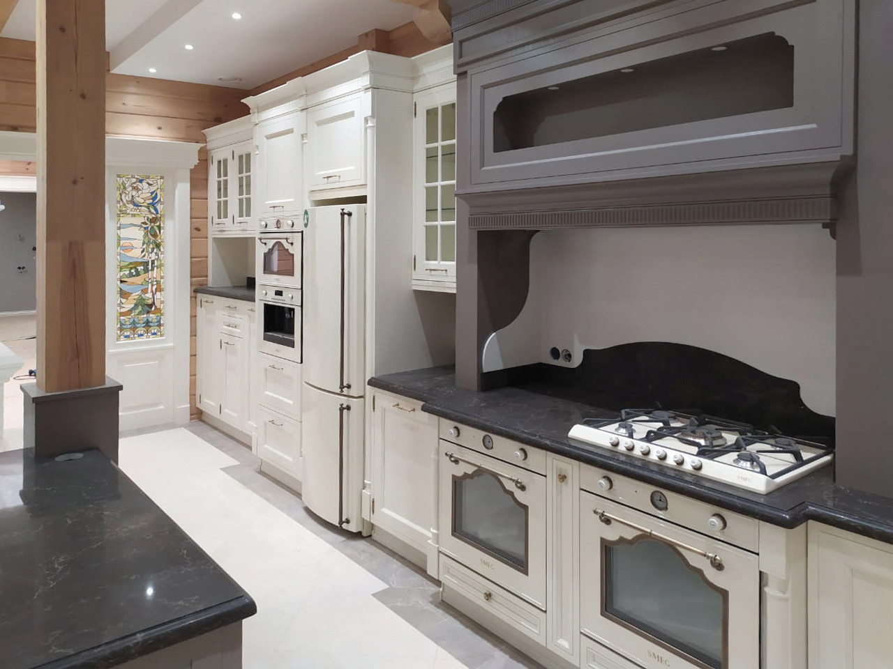 Кухня Victoria в загородном шале.