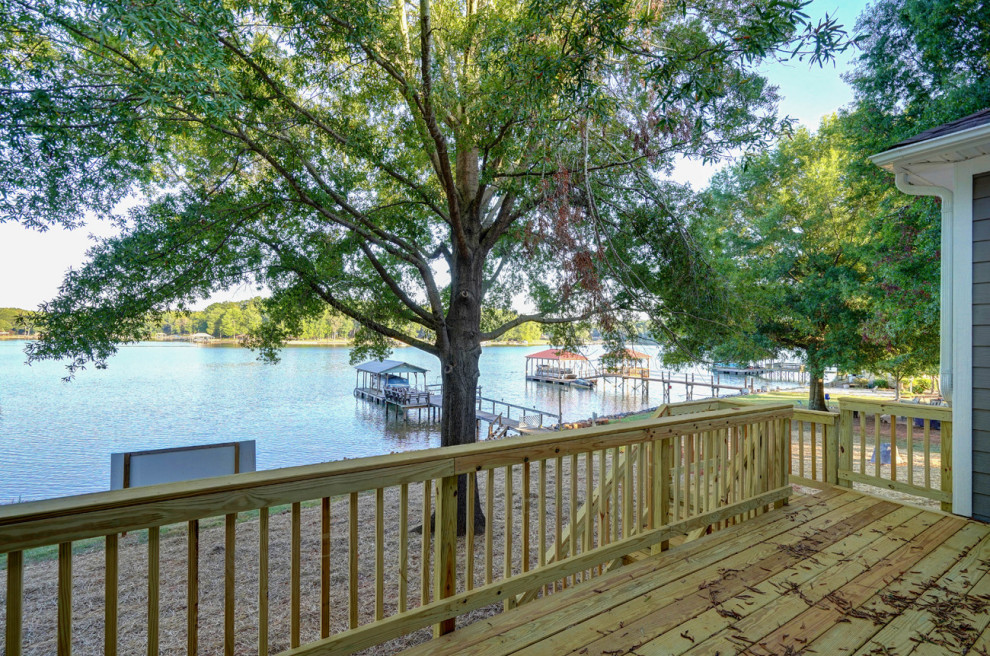 Transitional home design photo in Charlotte