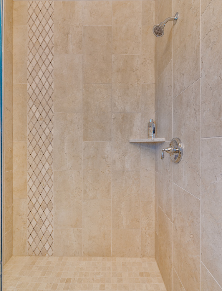 Inspiration for a transitional home design remodel in Chicago