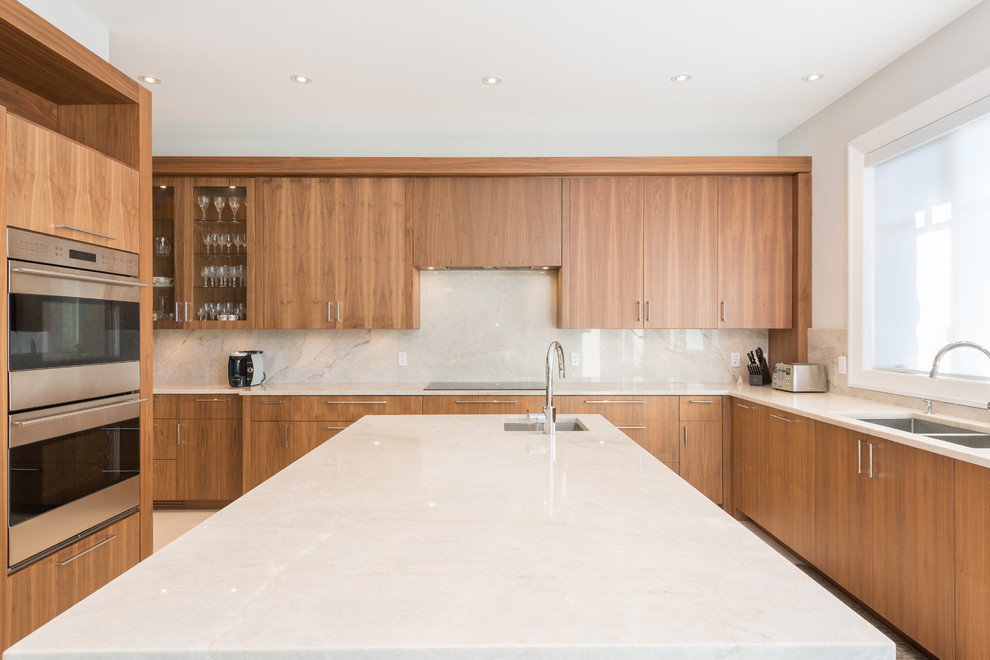 Kitchen - transitional kitchen idea in Toronto