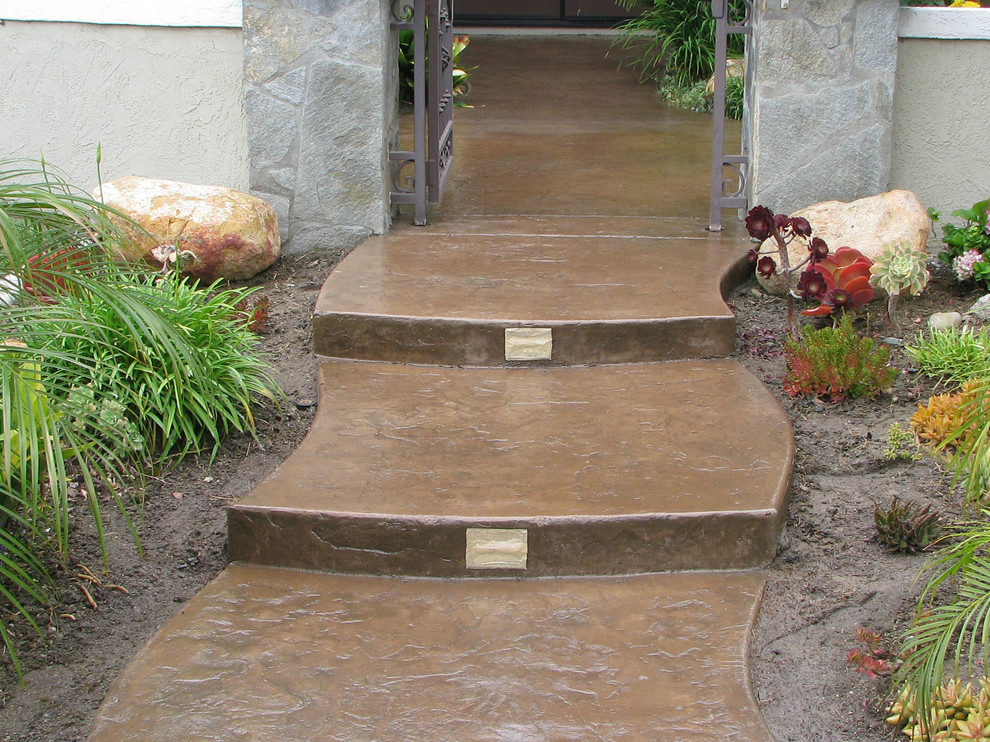 Design ideas for a traditional garden in San Diego with a garden path and concrete pavers.