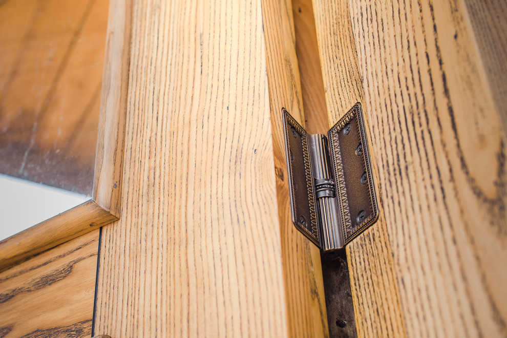 Двери и деревяные понели буазери для магазина