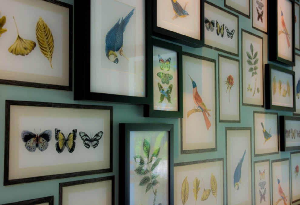 Ein offener Essbereich mit individueller Wandgestaltung