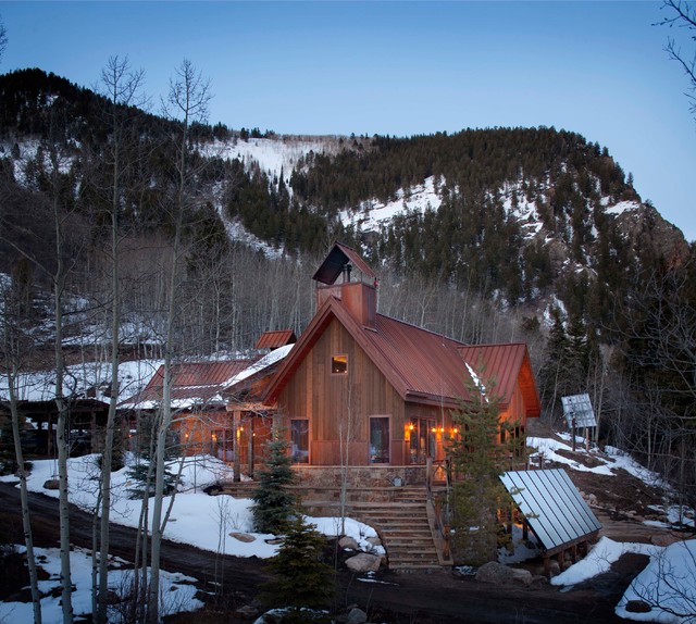 Off-Grid Solar home rustik-fasad
