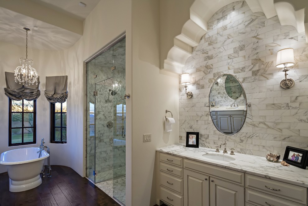Photo of a traditional bathroom in Phoenix with a hinged shower door.