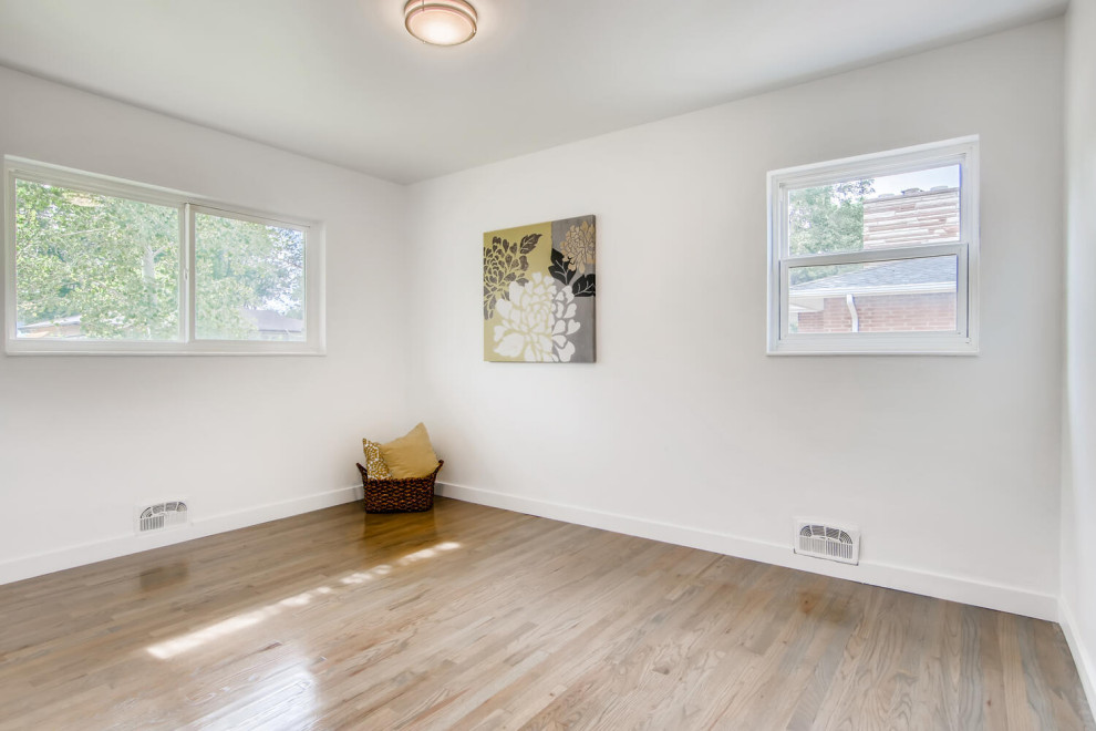 Bedroom - bedroom idea in Denver