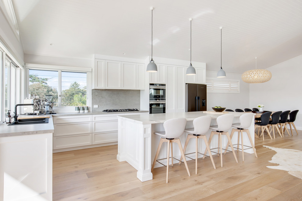 Design ideas for a mid-sized beach style kitchen in Sydney.
