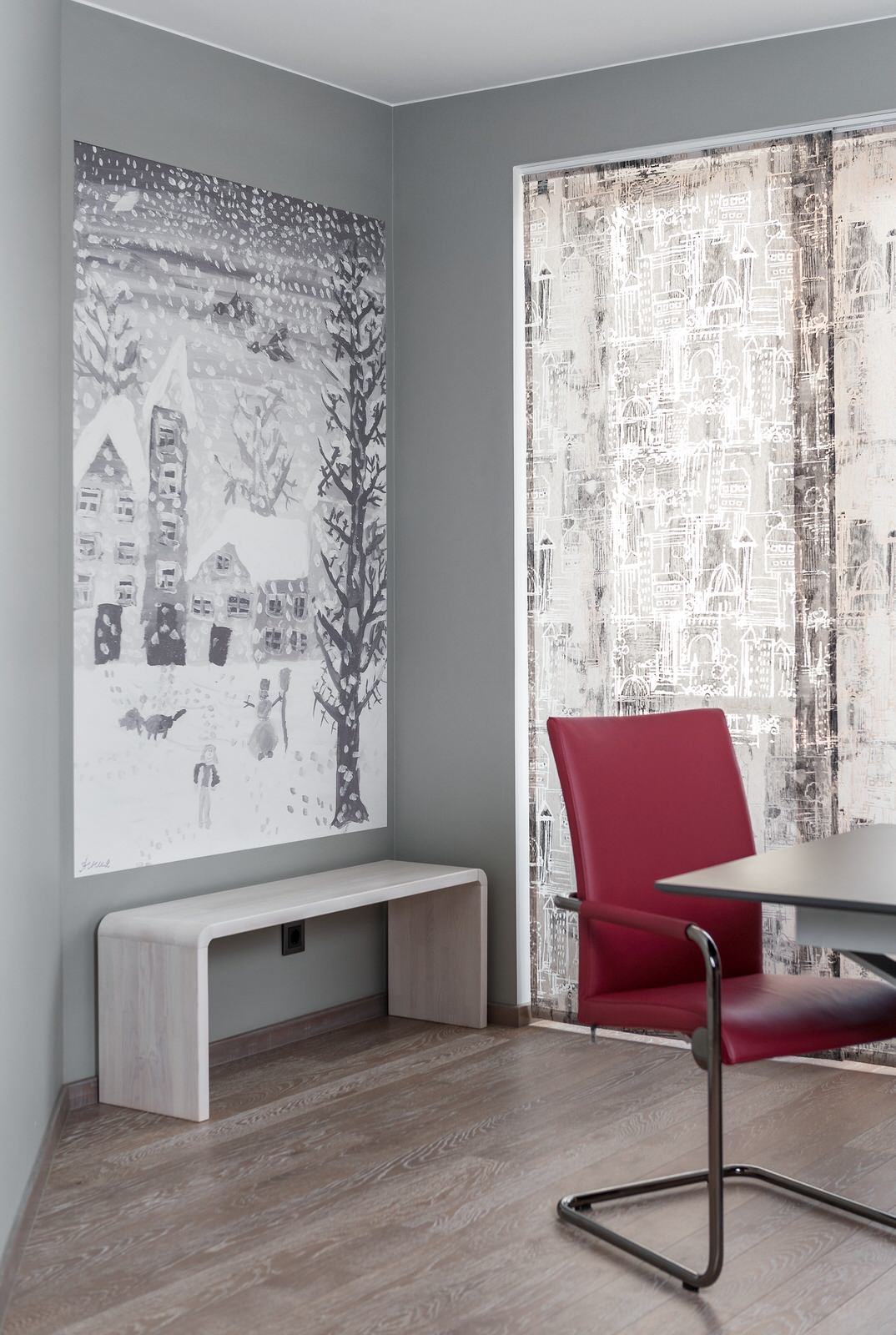 Яркий серый