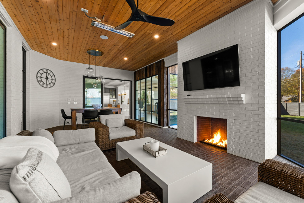 Inspiration for a transitional home design remodel in Charlotte