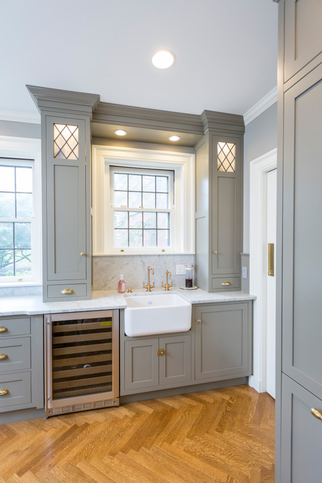 Example of a transitional kitchen design in Cincinnati