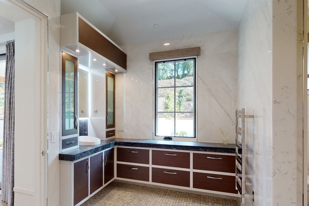 На фото: главная ванная комната среднего размера в стиле модернизм с плоскими фасадами, коричневыми фасадами, двойным душем, белой плиткой, керамогранитной плиткой, белыми стенами, полом из мозаичной плитки, настольной раковиной, столешницей из гранита, бежевым полом, душем с распашными дверями, черной столешницей, сиденьем для душа, тумбой под одну раковину, подвесной тумбой и кессонным потолком