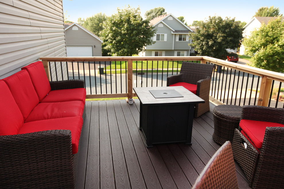 Deck - mid-sized side yard deck idea in Minneapolis
