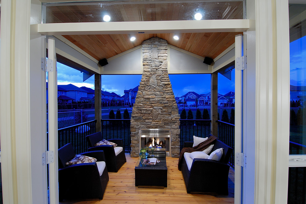 This is an example of a contemporary verandah in Vancouver.