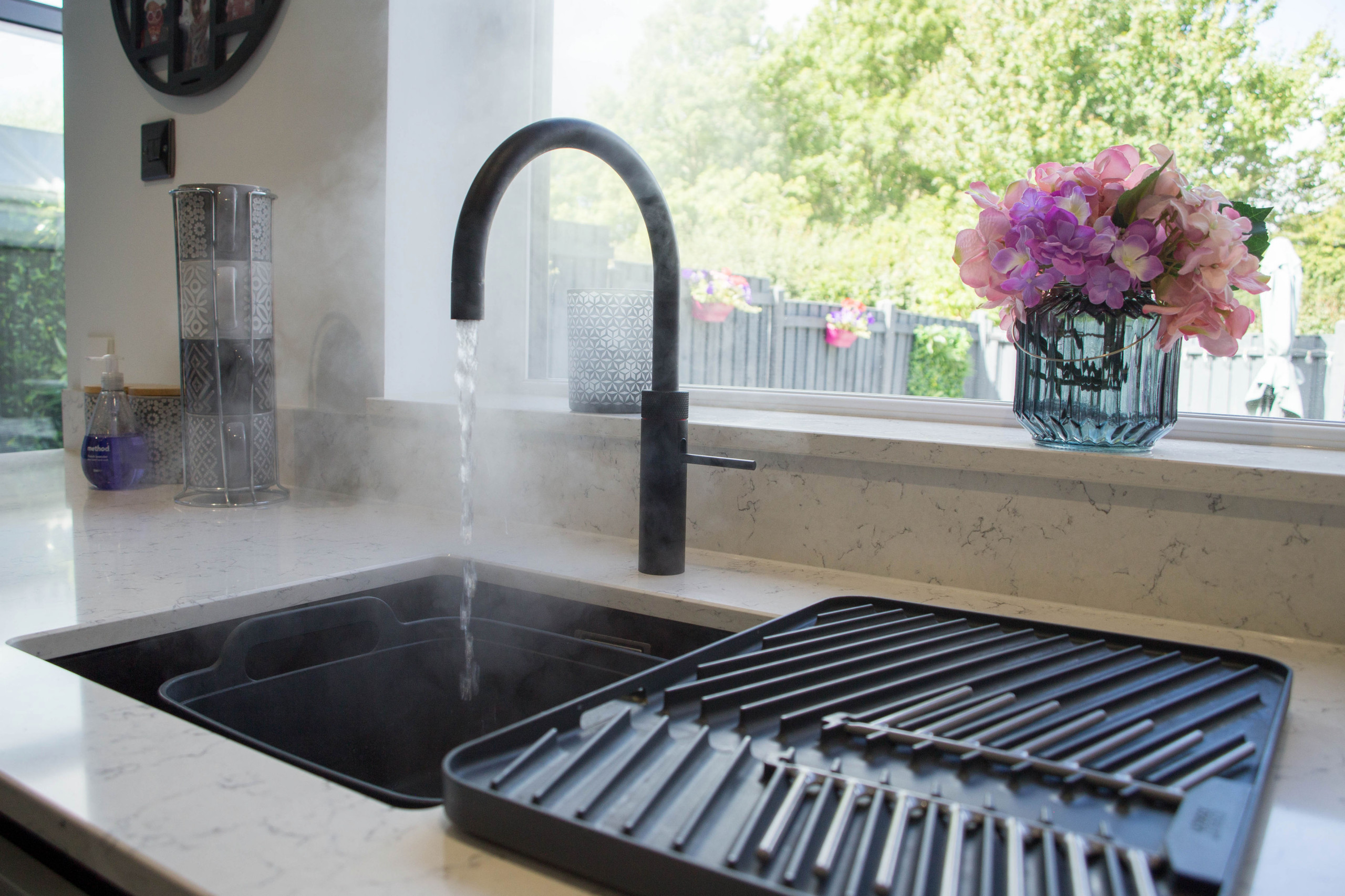 Ultra Matte Carbon and High Gloss Mist Handleless Kitchen