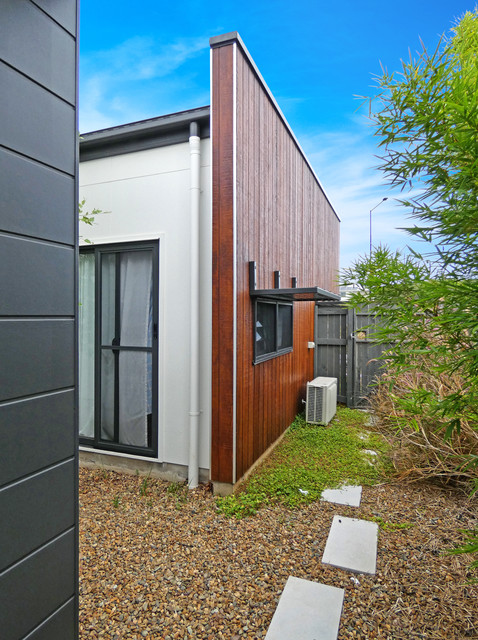 1408 Banks modern-exterior