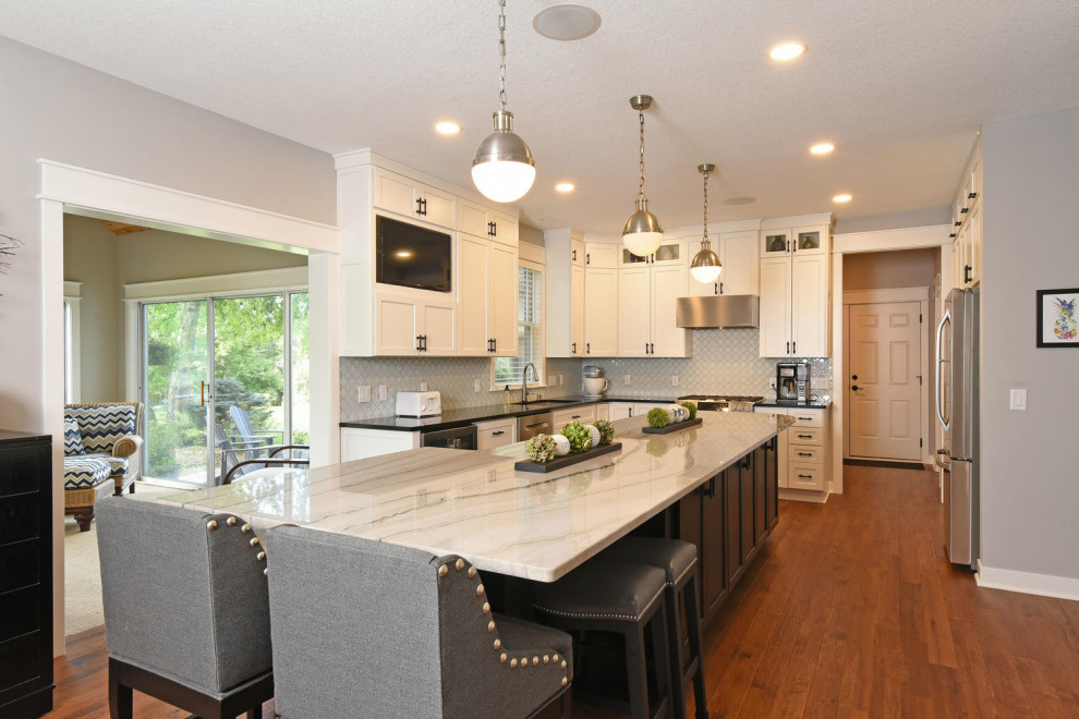 Transitional kitchen photo in Minneapolis