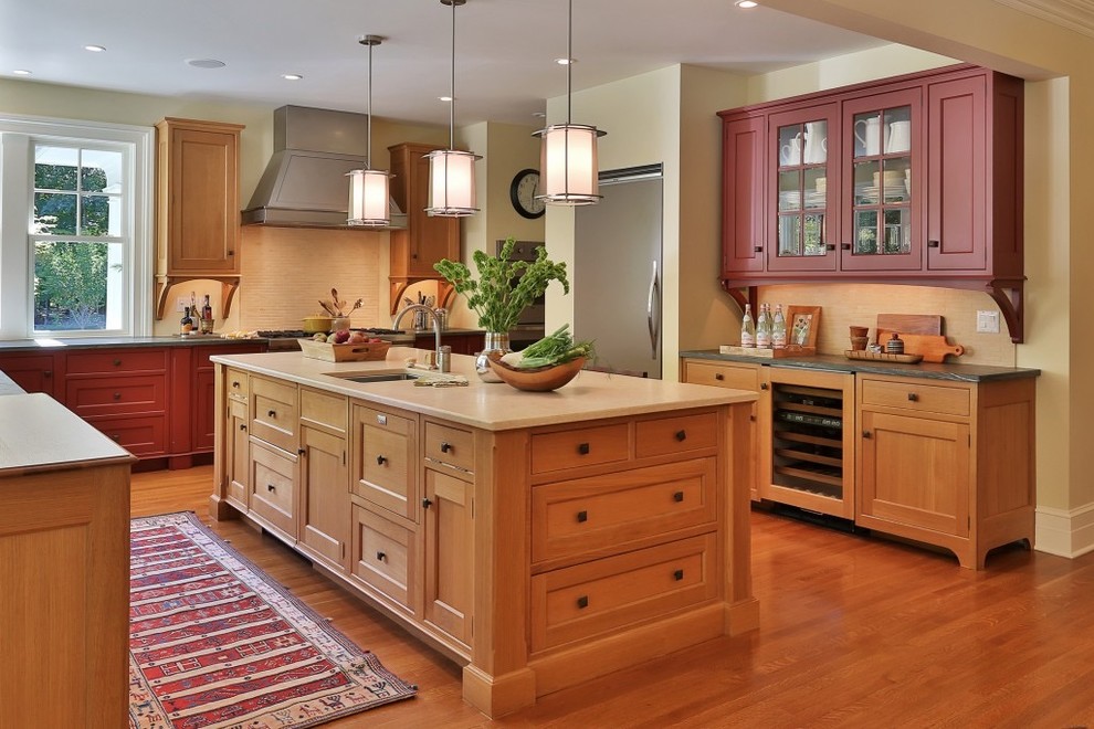 Design ideas for a traditional kitchen in New York.
