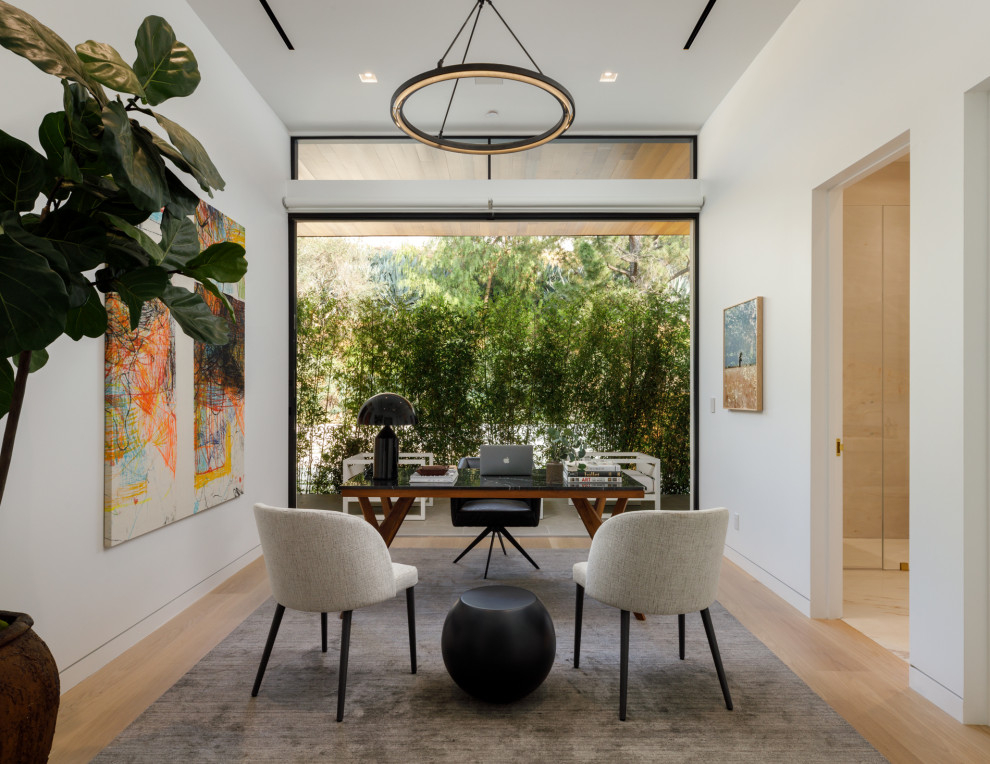 Trendy home office photo in Los Angeles
